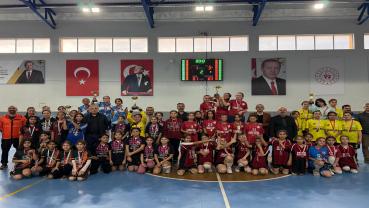 Futsal Turnuvası’nda Dereceye Girenler Ödüllendirildi
