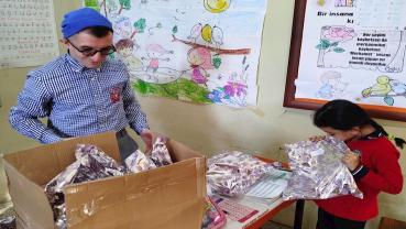 Akyıldız, Çocukları Sevindirmeye Devam Ediyor